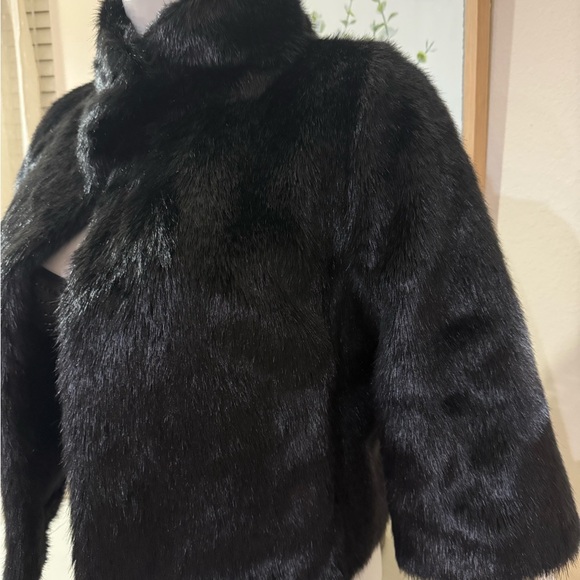 Elegant Black Faux Fur Jacket - Picture 3 of 7